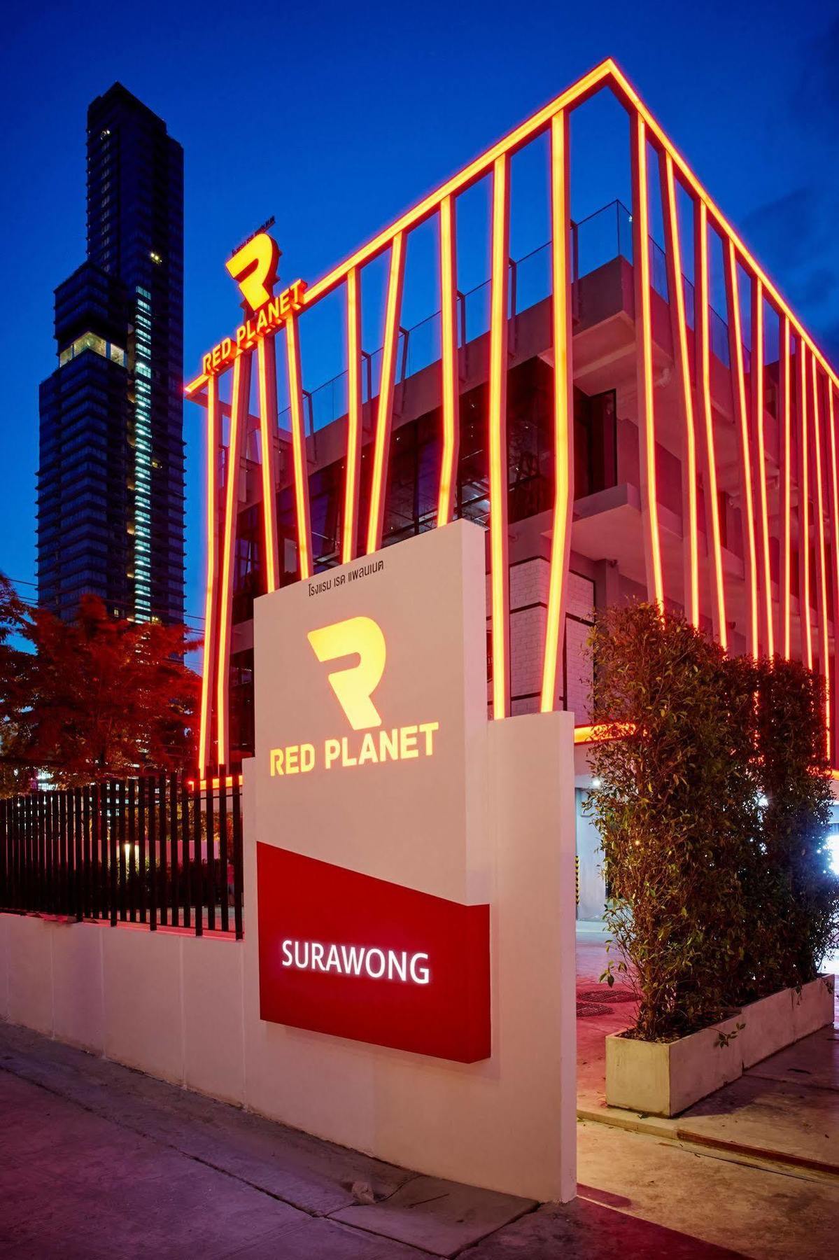 Отель Red Planet Bangkok Surawong Экстерьер фото